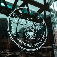 아파트 4층서 프라이팬 밖으로 던진 60대 여성 응급입원