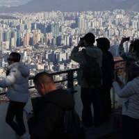 서울 아파트값도 9개월 만에 꺾여… “국내 소비심리 극도로 위축”