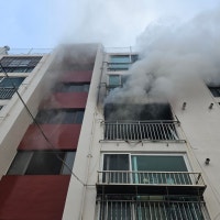 부산 한 아파트서 불…60대 여성 사망