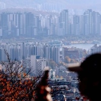 '대출 규제 여파'...전국 아파트값 반년 만에 하락 전환