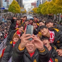 35년만에 카퍼레이드…“내년도 기대하세요”