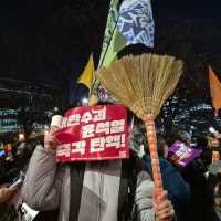 요술봉에 '아파트' 떼창한 MZ 시위…