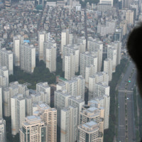 전국 집값 7개월 만에 꺾였다...수도권 아파트도 9개월 만에 하락 전환