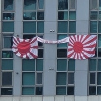 현충일에 욱일기 내건 부산 37층 아파트…규제할 법 없나