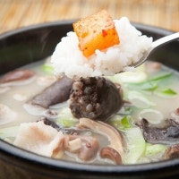 ‘전기차 불’ 단수된 아파트에 순댓국 300인분 나눔…불탄 차 무료세차