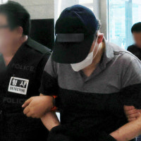 출근하러 아파트 현관 나선 직장동료 살해한 50대 긴급체포