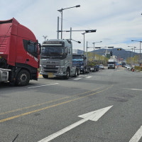 ‘물류 중심’ 부산항 화물차 4만대 주차는 어디에?