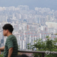 소상공인들 `풀썩`… 부동산업만 `들썩`
