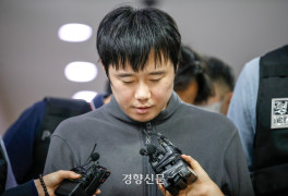 “선고기일 미뤄달라” 전주환, ‘스토킹·불법촬영’으로 1심서 징역 9년