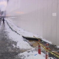 서울 송파 아파트 공사장 보행자 통로 패널 떨어져...보행자 3명 부상