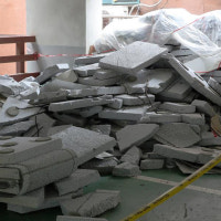 폭우에 더 서러운 전세사기 아파트…붕괴 외벽 방치