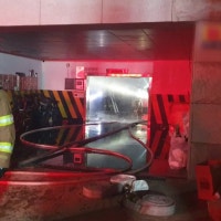 아파트 주차타워 화재로 주민 대피, 차량 돌진 사고 3명 사상