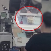 ‘아파트 화단 돈다발’…주인은 ‘폐지 줍던 80대 노인’