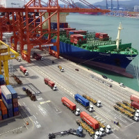 불빛 꺼지지 않는 수출기지, 이 시각 부산항