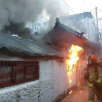 서울 종로구 한옥집서 불…80대 할머니·7살 손자 숨져