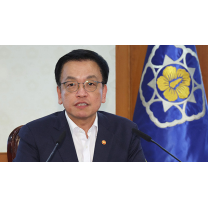 최상목 대행 “반도체특별법 꼭 필요…근로시간 특례 포함돼야”