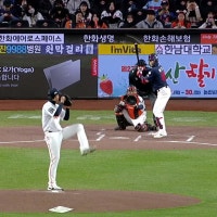 아파트 3층 높이 ‘몬스터월’ 정복한 롯데 윤동희