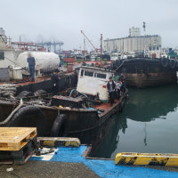 폭우에 기울어진 장기계류 선박…부산해경 긴급조치