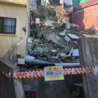 부산 서구 재개발 구역서 빈집 무너져…10여 명 대피