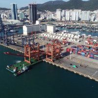 '터미널 운영 종료' 자성대부두…