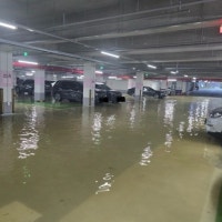 “신축인데 물 뚝뚝” 주차장 물바다 된 화성 아파트(영상)