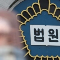 “신용카드 왜 안 줘” 아내 살해한 60대 징역 17년