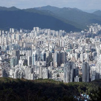 수도권 오를 때, 부산 아파트값 전국 최고 수준 하락