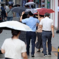 정부, 넉달째 “내수 회복 조짐·경기 회복 흐름”…KDI와 엇갈린 경제 진단(...