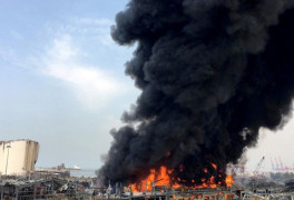 폭발 참사 한달 만에…베이루트 항구 큰 불