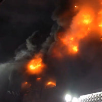 자동차 부품 공장에 불‥7백여 가구 아파트 정전