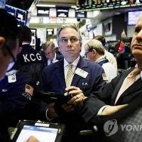 λ΄μμ¦μ, 경기침체 λΆμμ 'κΈλ½'...λμ€λ₯ 4%↓