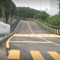 '아파트 통학버스 진입금지' 교장에…학부모들, '아동방임' 고소