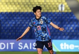 '굴절 FK 실점' 황선홍호, 일본에 0-1 뒤져 (전반 종료)