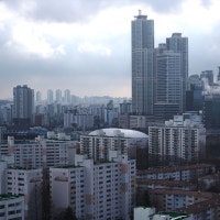 서울 아파트 가격 8주 연속 제자리걸음… 재건축 아파트는 상승 전환