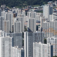 서울 아파트값 16주 연속 상승세… “대출 조이기에 집값 숨고르기”
