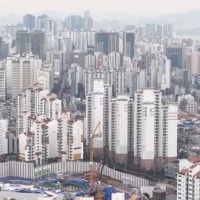 돈 줄 죄기 전 막차 타자…큰 손 40대도 아파트 '사자'