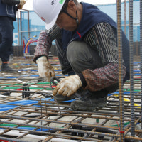 건설 일자리 휘청… 구직급여 수령 1년새 1.3만명 늘었다
