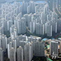 아파트 낙찰가율, 서울만 홀로 상승...지방과 격차 확대