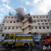인천 서구 아파트형 공장서 화재…아직 진화 중(종합)