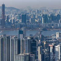 서울 '국평' 아파트 12억 훌쩍…25평 이하 소형도 8억 육박