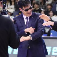 아파트 댄스 추는 조동현 감독