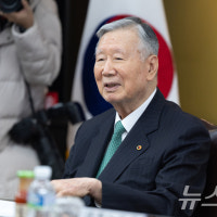 카이스트에 200억 쏜 이중근 부영 회장…노후기숙사 리모델링 지원