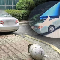 아파트 인도로 차량 돌진해 2명 사상…운전자, 급발진 주장