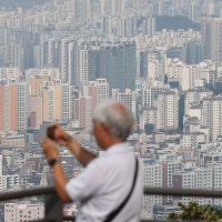 서울 아파트값 상승폭 2주째 감소…