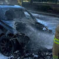 부산 아파트 단지서 주행하던 BMW 승용차에 불
