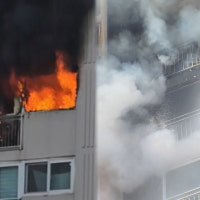 순식간에 번진 고층 아파트 화재…