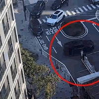 '레커차도 등록해 줘!'...아파트 정문·후문 다 막은 '민폐 입주민'