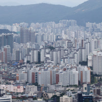 서울 아파트 전셋값 3.3㎡당 2,400만원 재돌파…1년7개월만