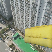 아파트 23층서 떨어졌지만 에어매트로 '무사'…