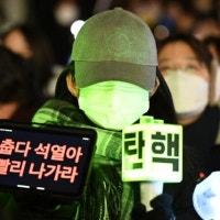 '아파트'를 '탄핵해'로 부르는 5060... 음악축제 된 윤석열 탄핵 집회